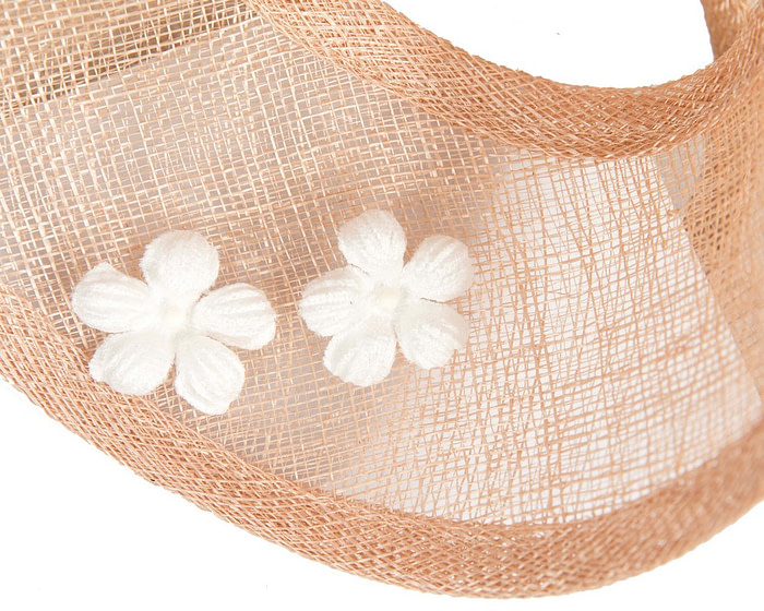 Exquisite nude sinamay fascinator by Max Alexander - Image 3