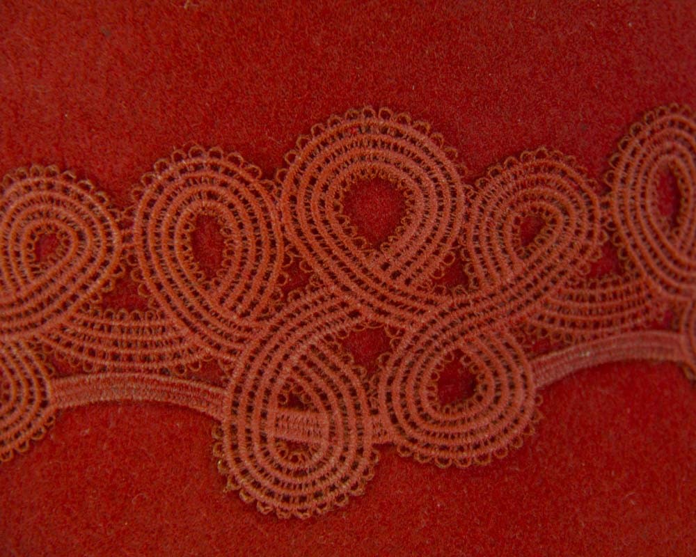 Red felt ladies cap with lace - Image 4