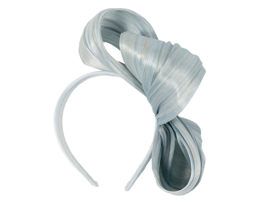 Light blue bow racing fascinator by Fillies Collection - Image 4