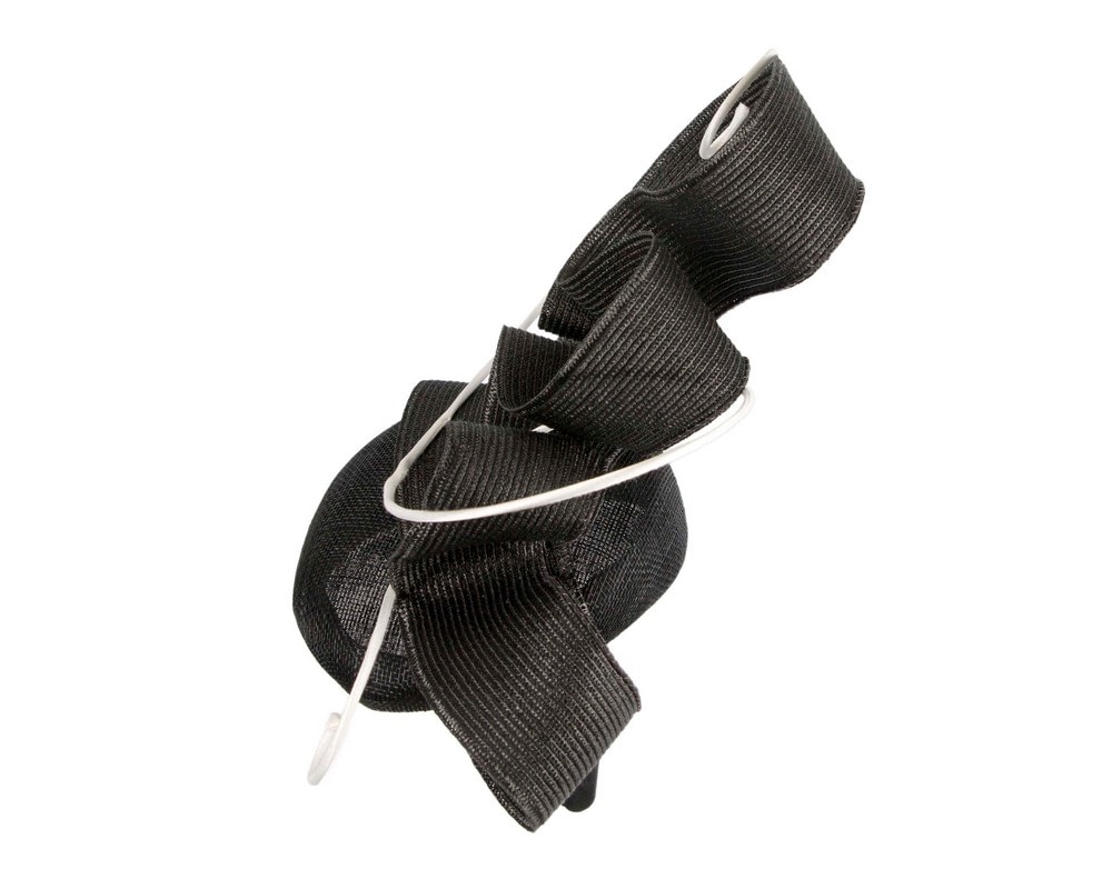 Designers black & white racing fascinator by Fillies Collection - Image 3