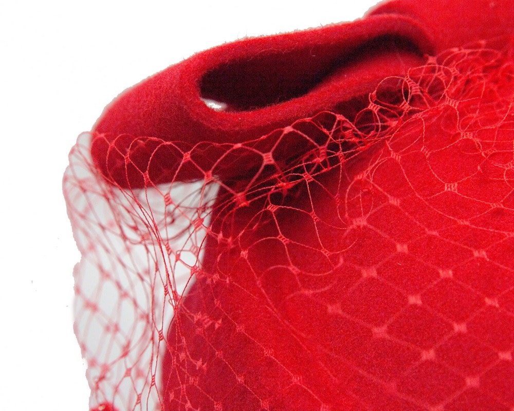 Large red felt beret hat with veil - Image 5