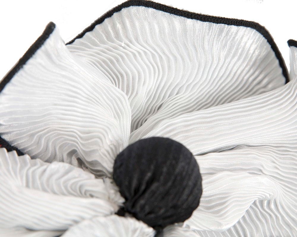 Exclusive white & black fascinator by Max Alexander - Image 3
