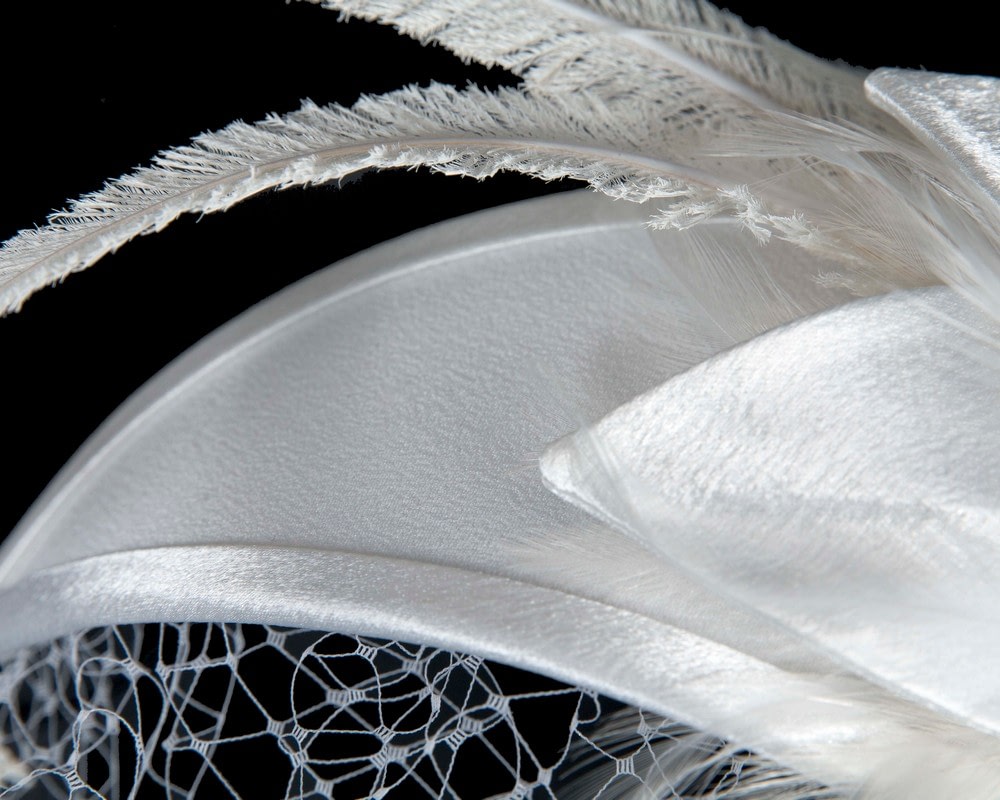 Custom made white feather fascinator with face veil - Image 4