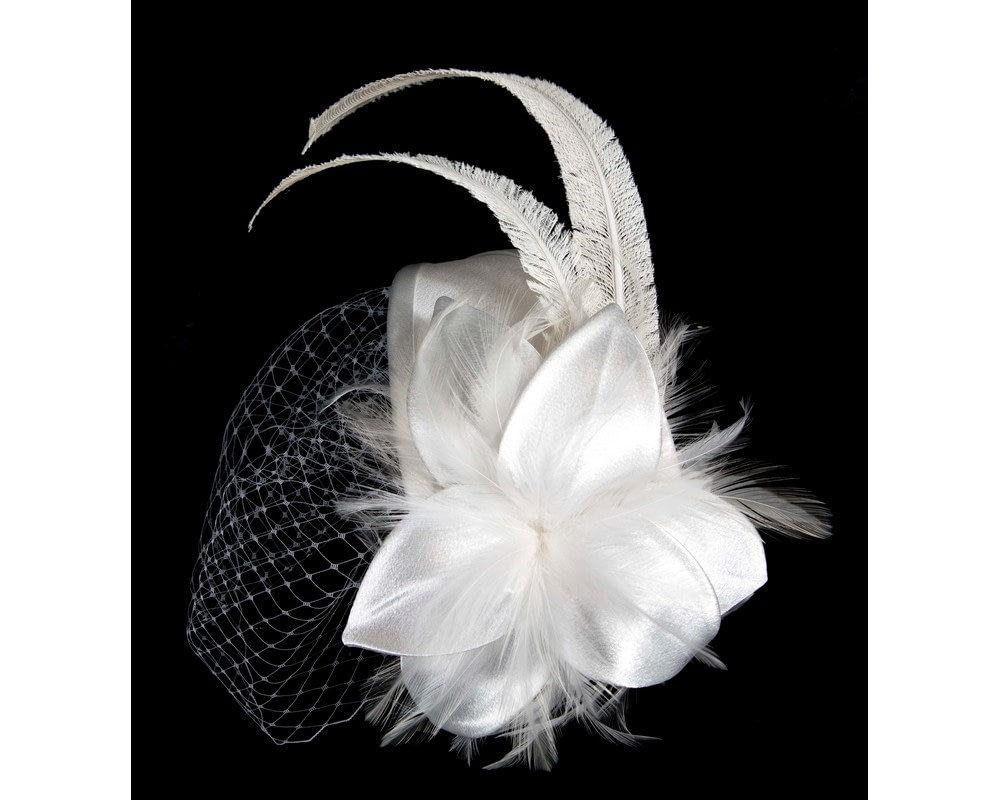 Custom made white feather fascinator with face veil - Image 3