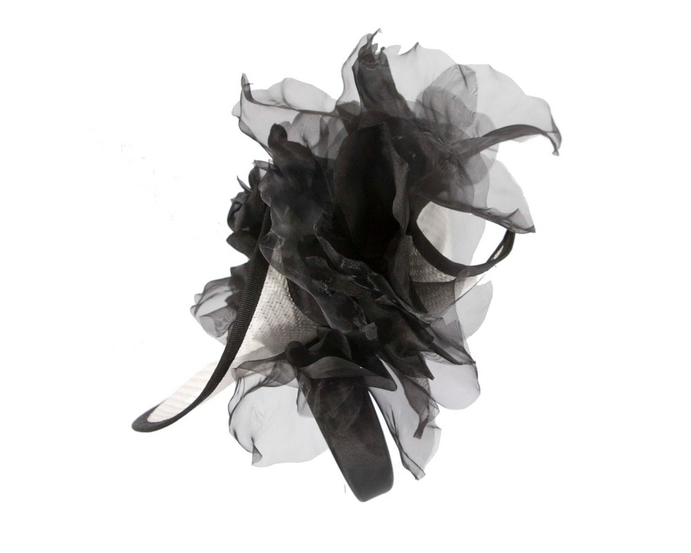 White & black flower fascinator by Fillies Collection - Fascinators Online White & black flower fascinator by Fillies Collection - Image 3
