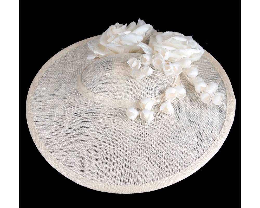 Cream wide brim sinamay fascinator hat with flowers - Image 3