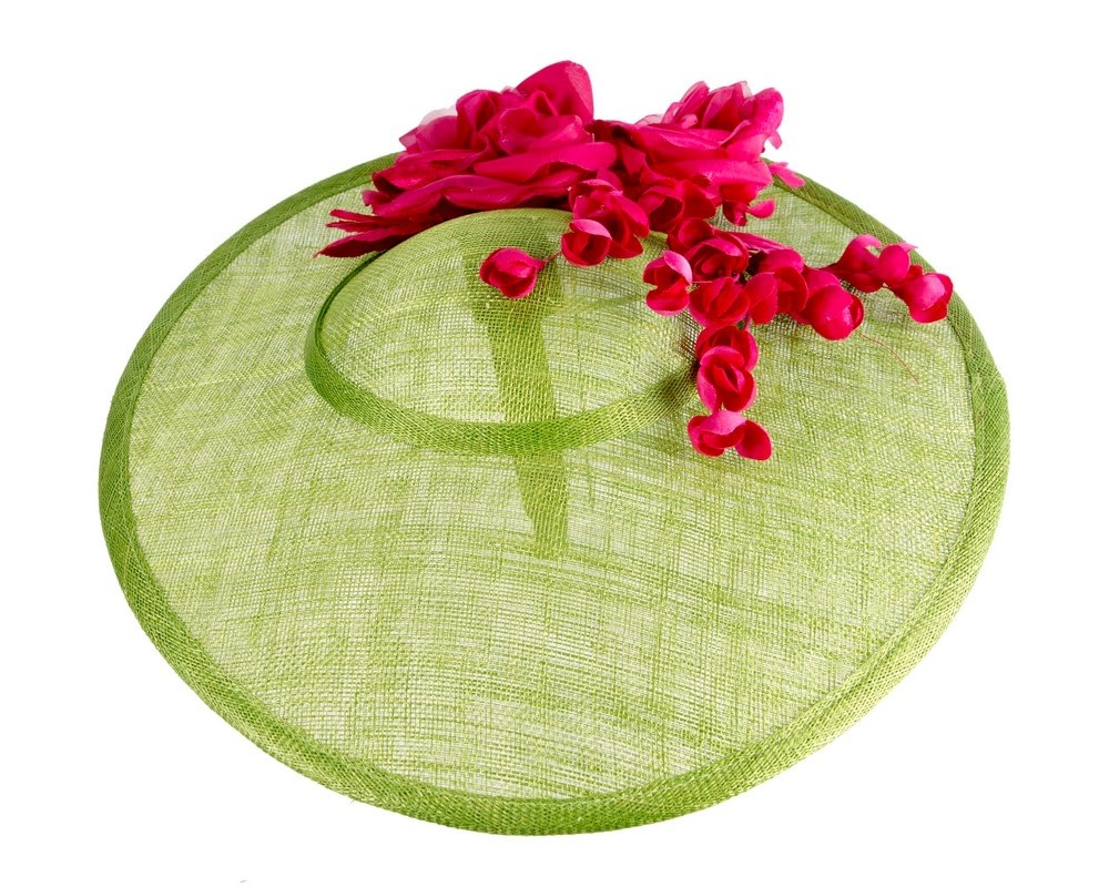 Lime wide brim sinamay fascinator hat with fuchsia flowers - Image 3