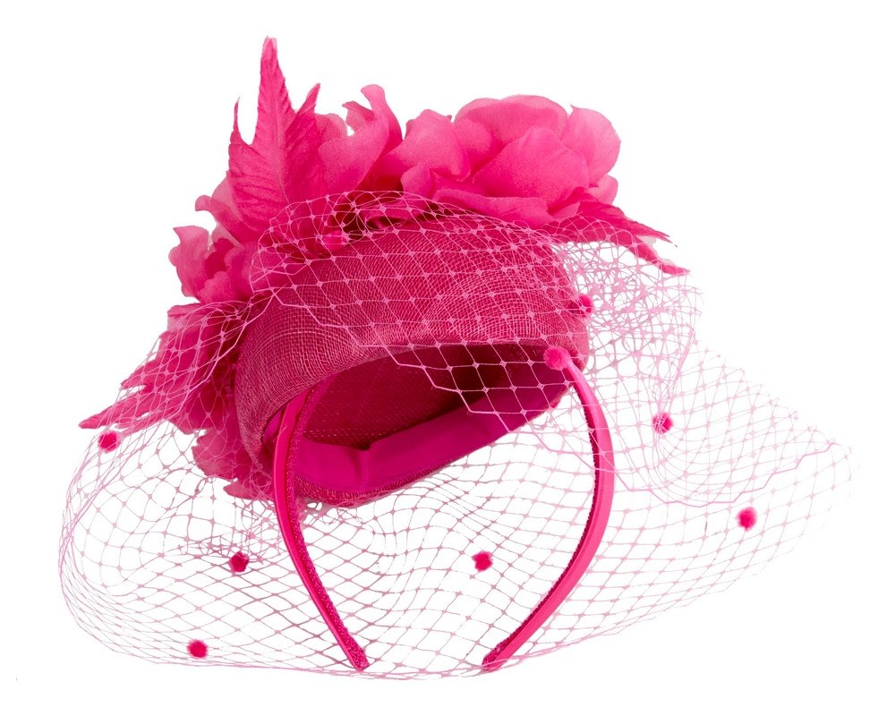 Fuchsia pillbox fascinator with flowers and face veil - Image 4