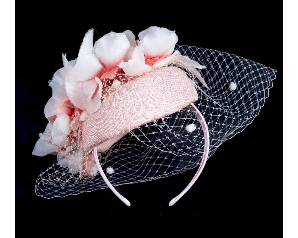 Blush pillbox fascinator with flowers and face veil - Image 4