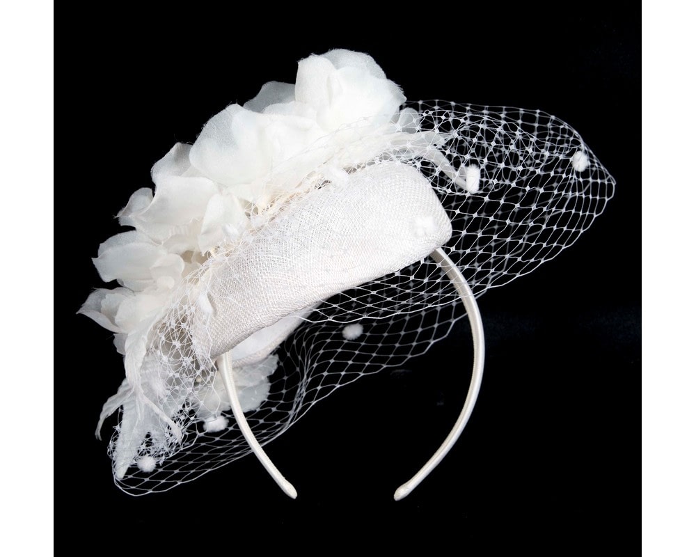 White pillbox fascinator with flowers and face veil - Image 4