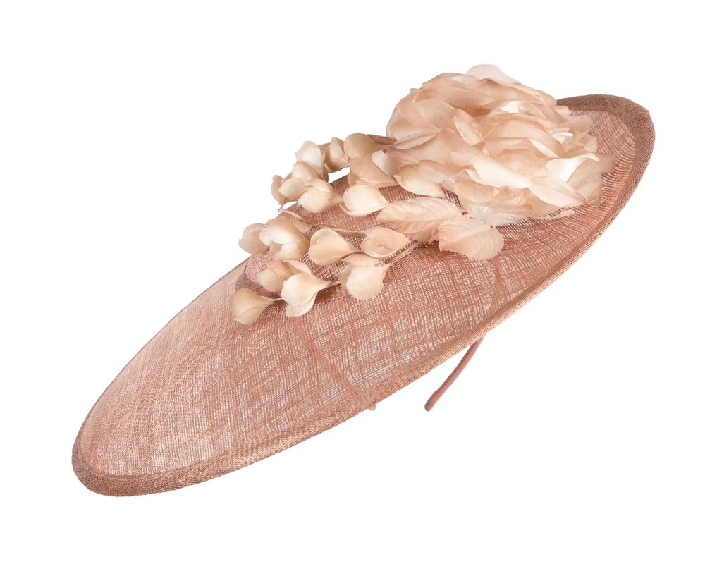 Coffee wide brim sinamay fascinator hat with flowers - Fascinators Online Coffee wide brim sinamay fascinator hat with flowers - Image 5