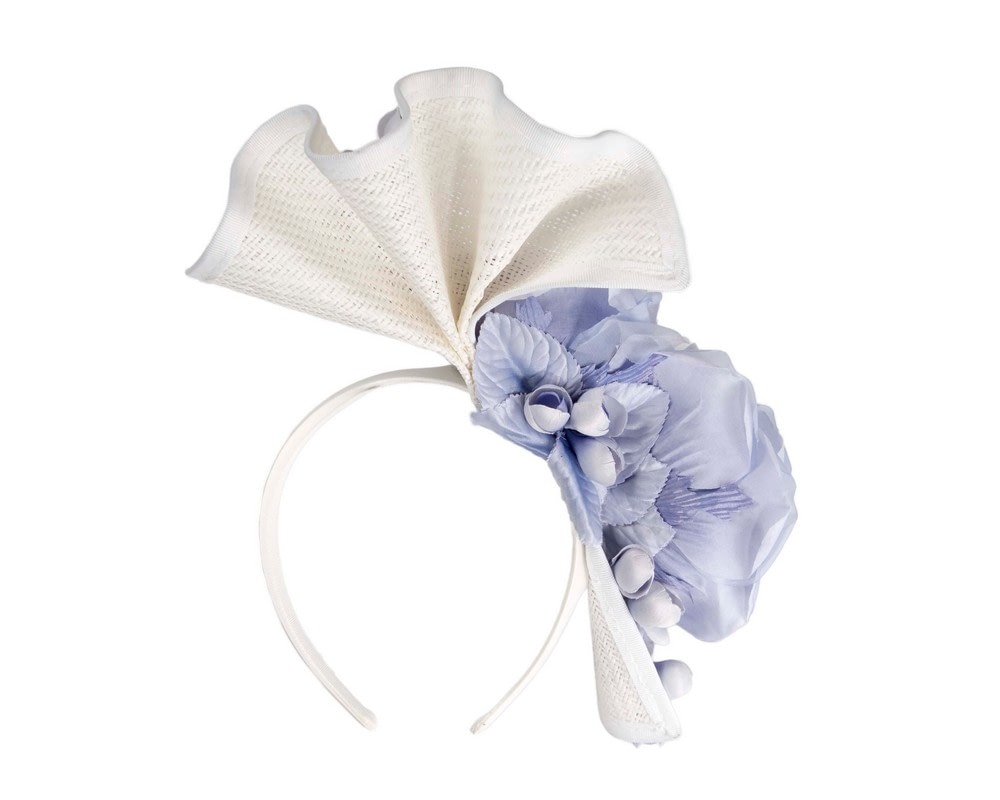 Bespoke large white & blue flower fascinator by Fillies Collection - Fascinators Online Bespoke large white & blue flower fascinator by Fillies Collection - Image 4
