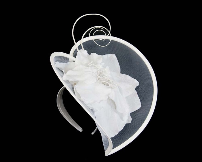 Bespoke white heart fascinator by Fillies Collection - Image 2