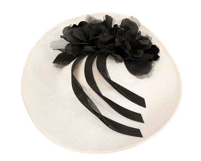 Large cream & black plate racing fascinator by Fillies Collection - Image 3