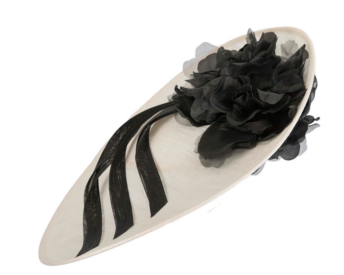 Large cream & black plate racing fascinator by Fillies Collection - Image 2