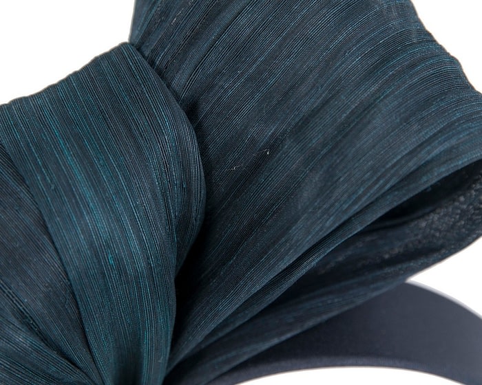 Navy bow racing fascinator by Fillies Collection - Image 3