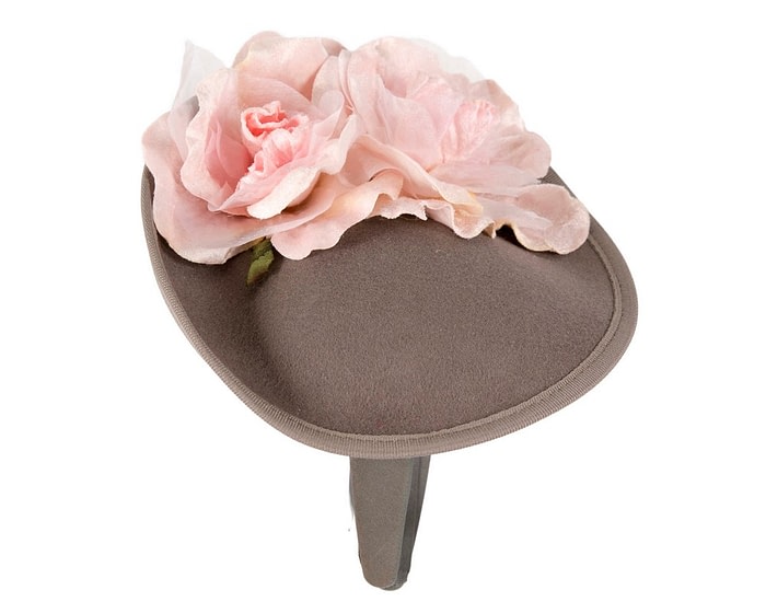 Grey winter fascinator with pink roses by Fillies Collection - Image 4