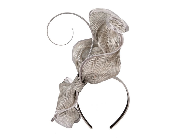 Twisted silver racing fascinator by Fillies Collection - Image 2