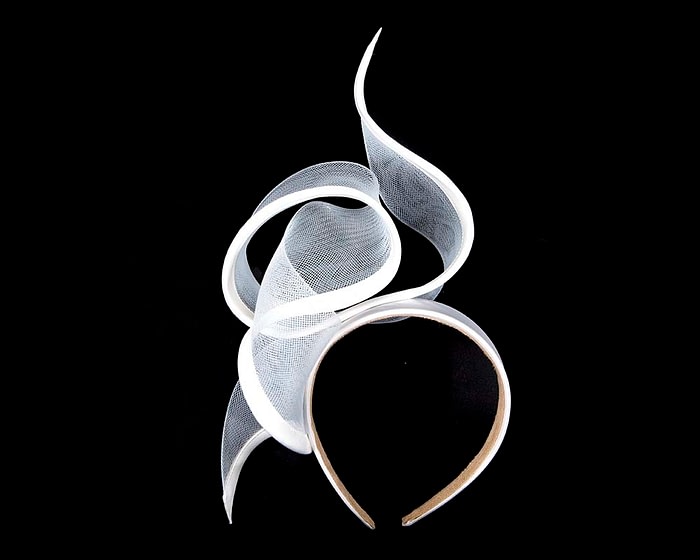 Twisted white racing fascinator by Fillies Collection - Image 2