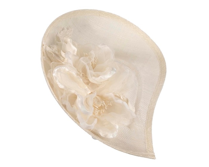 Bespoke cream sinamay fascinator with flower by Max Alexander - Image 3