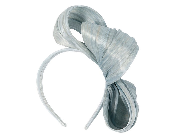 Light blue bow racing fascinator by Fillies Collection - Image 4