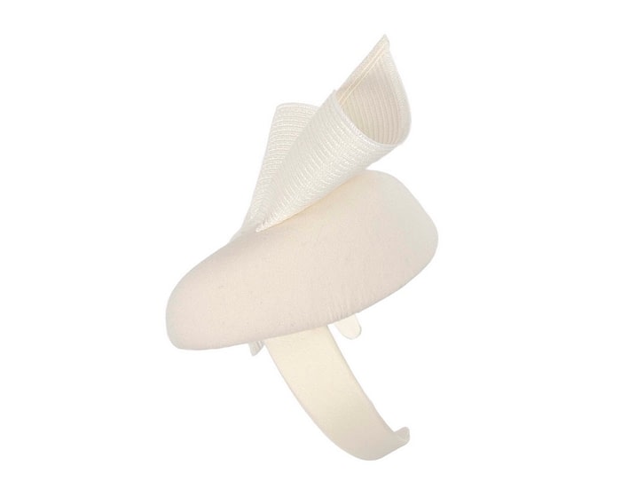 Cream winter racing pillbox fascinator by Fillies Collection - Image 3