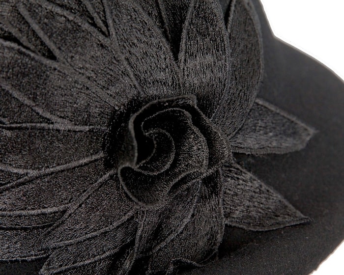 Black winter cloche hat by Max Alexander - Image 5