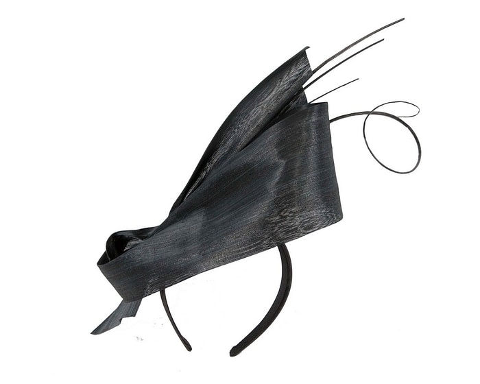 Bespoke black fascinator by Fillies Collection - Image 4