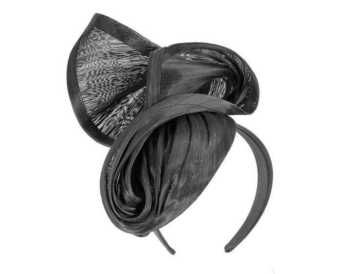 Bespoke black racing fascinator by Fillies Collection - Image 2