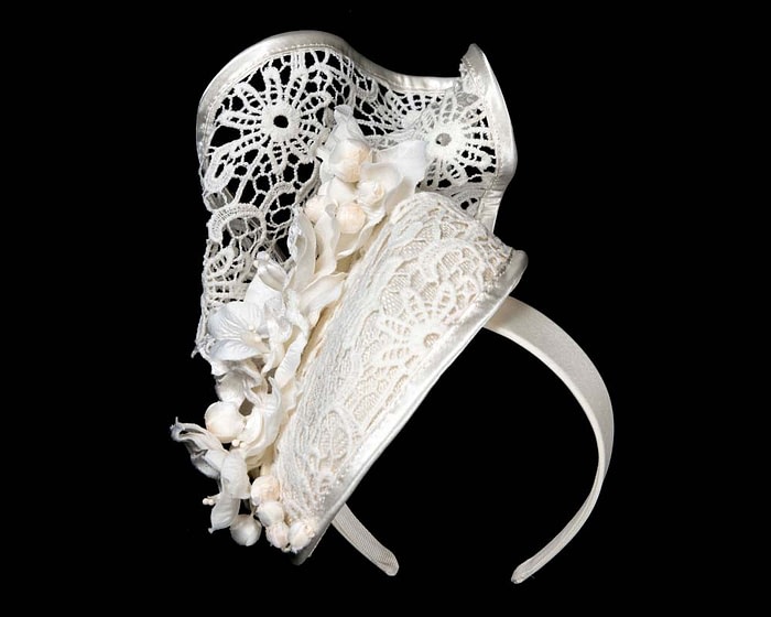 Cream lace pillbox fascinator by Fillies Collection - Image 2
