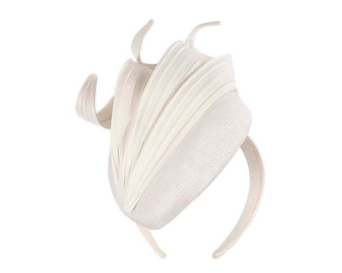Bespoke white racing fascinator by Fillies Collection - Image 2