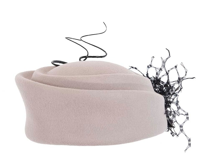 Grey felt beret hat with feather by Fillies Collection - Image 6