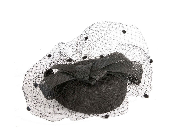 Black sinamay fascinator with face veil - Image 6