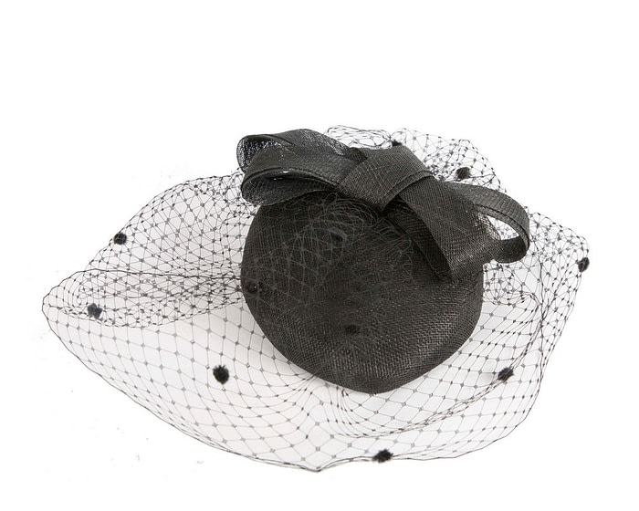 Black sinamay fascinator with face veil - Image 3