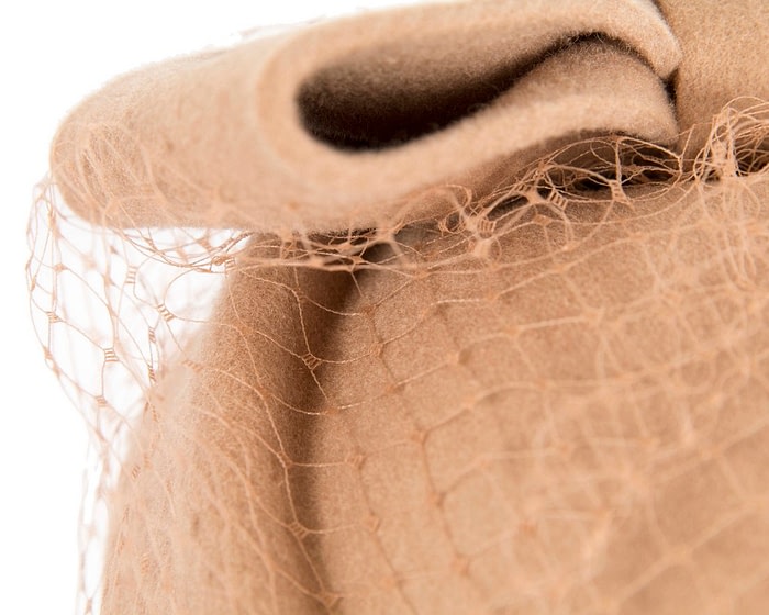 Large beige felt beret hat with veil - Image 5