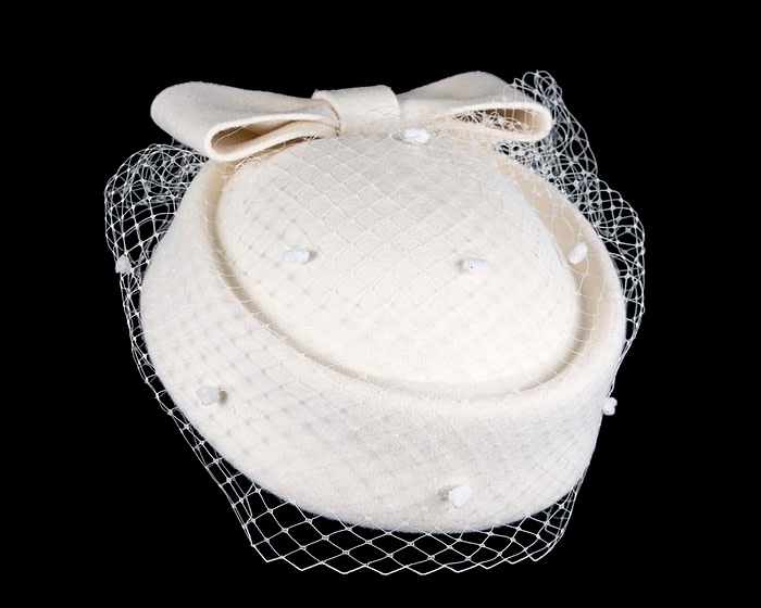 Large cream felt beret hat with veil - Image 4