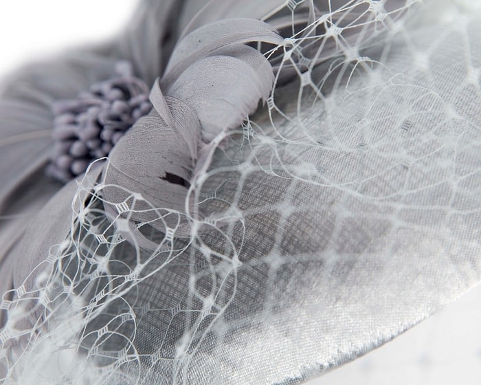Covered silver fascinator with veil - Image 3