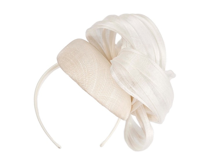 Cream pillbox fascinator with large flower by Fillies Collection - Image 6
