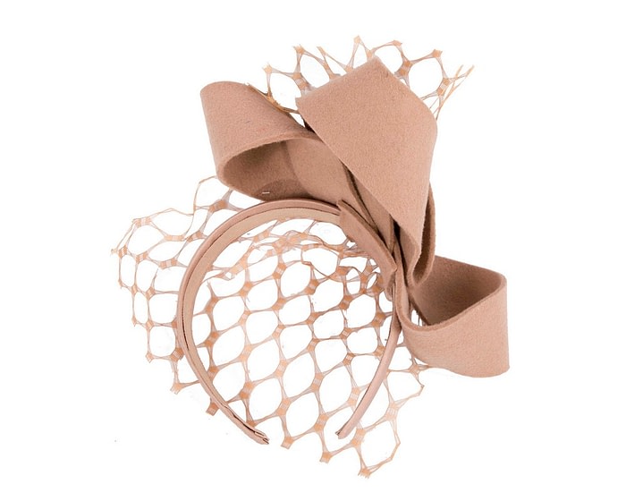 Beige felt bow with veil fascinator by Max Alexander - Image 4