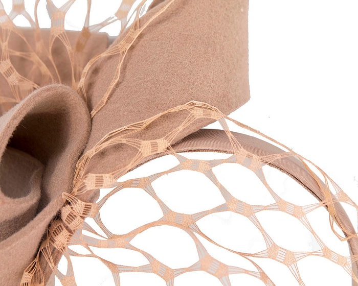 Beige felt bow with veil fascinator by Max Alexander - Image 3