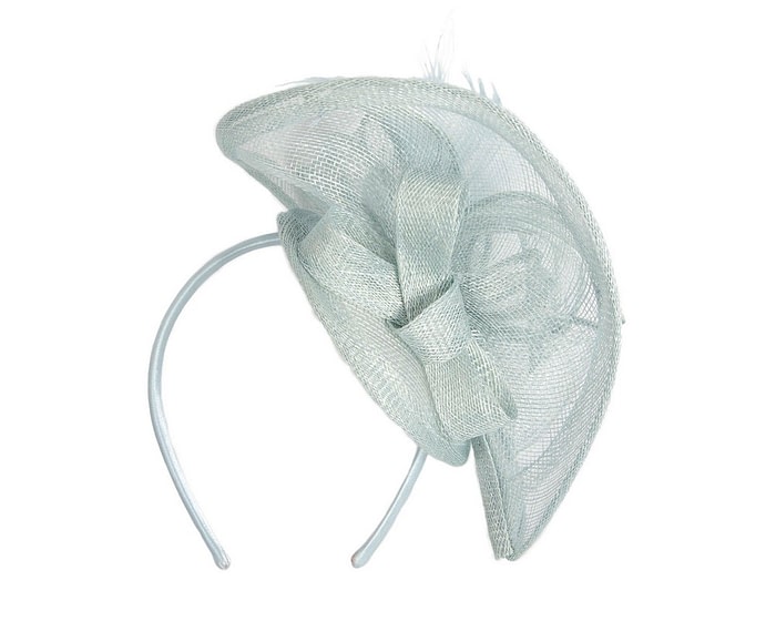 Max Alexander Chic Light Blue Sinamay Flower Fascinator - Image 4