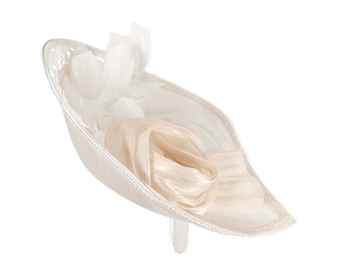 Cream sinamay & lace fascinator by Fillies Collection - Image 4