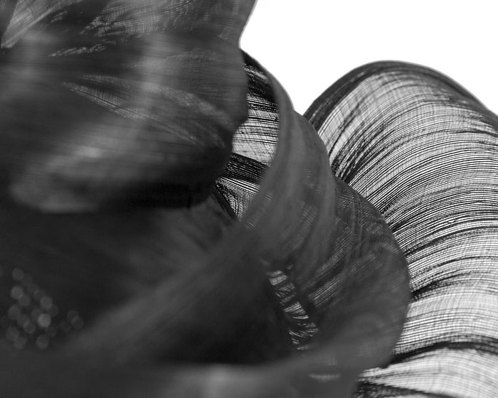 Black silk abaca racing fascinator by Fillies Collection - Image 5
