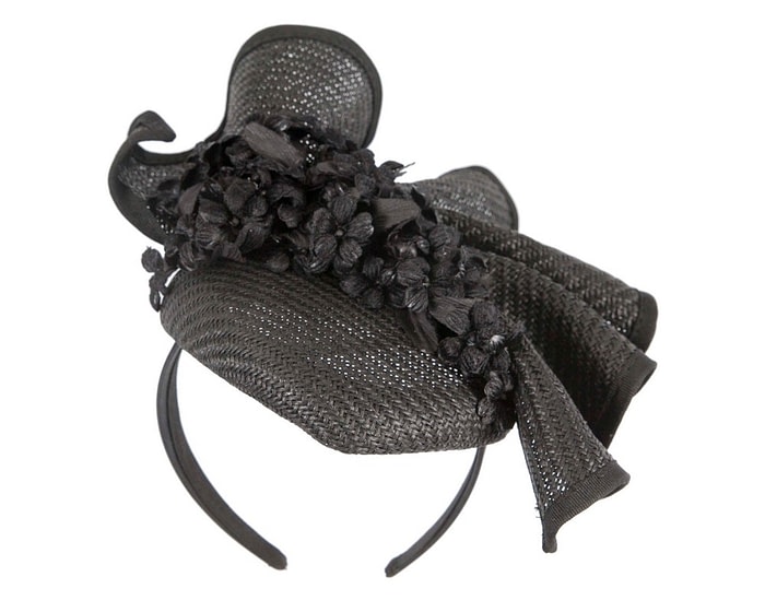Bespoke black racing fascinator by Fillies Collection - Image 2