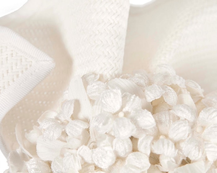 Bespoke white racing fascinator by Fillies Collection - Image 5
