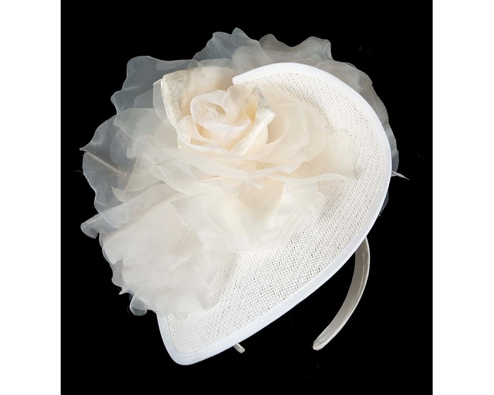 White flower fascinator by Fillies Collection - Image 4