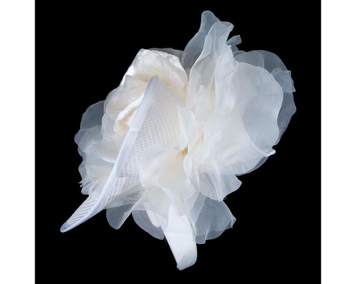 White flower fascinator by Fillies Collection - Image 3