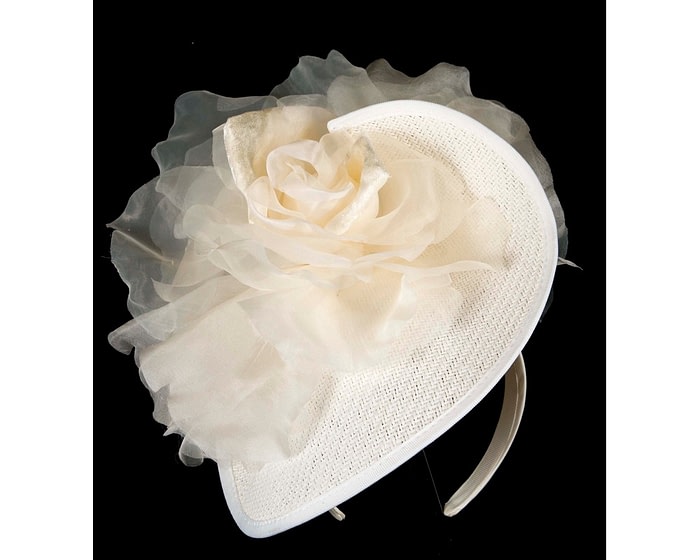 White flower fascinator by Fillies Collection - Image 2