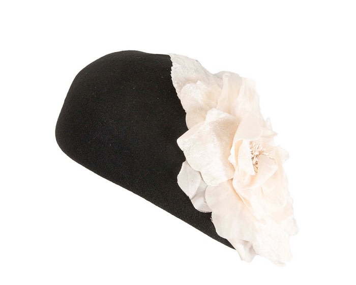 Black Felt Beret Hat with Cream Flower - Image 6