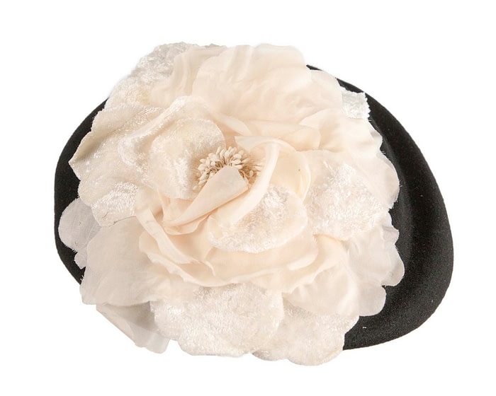 Black Felt Beret Hat with Cream Flower - Image 4